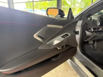 CORVETTE C8 Stingray Coupe Targa 3 LT  UNFALLFREI  17TKM