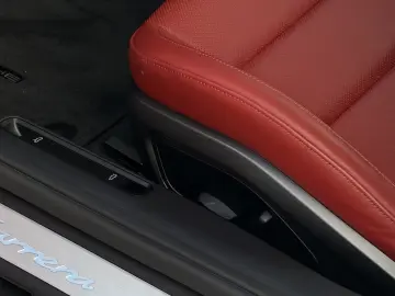 Porsche 992 911 Carrera Cabriolet Sportabgas