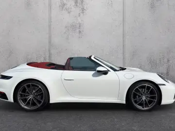Porsche 992 911 Carrera Cabriolet Sportabgas