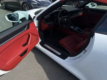 Porsche 992 911 Carrera Cabriolet Sportabgas