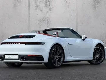 Porsche 992 911 Carrera Cabriolet Sportabgas