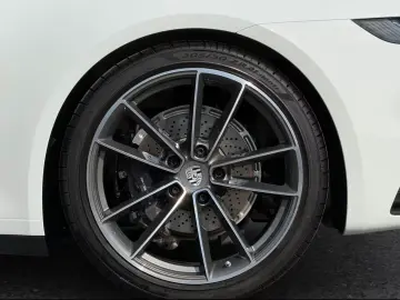 Porsche 992 911 Carrera Cabriolet Sportabgas
