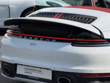 Porsche 992 911 Carrera Cabriolet Sportabgas