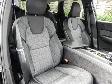 VOLVO XC60 T6 Core Recharge Plug-In Hybrid AWD Geartro