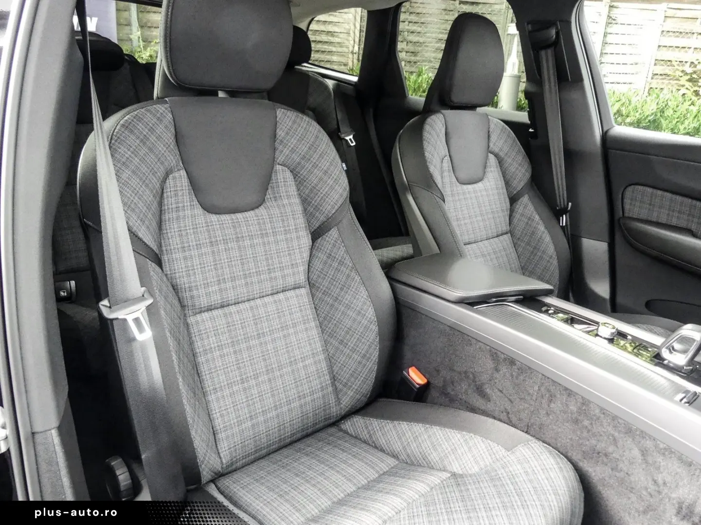 VOLVO XC60 T6 Core Recharge Plug-In Hybrid AWD Geartro