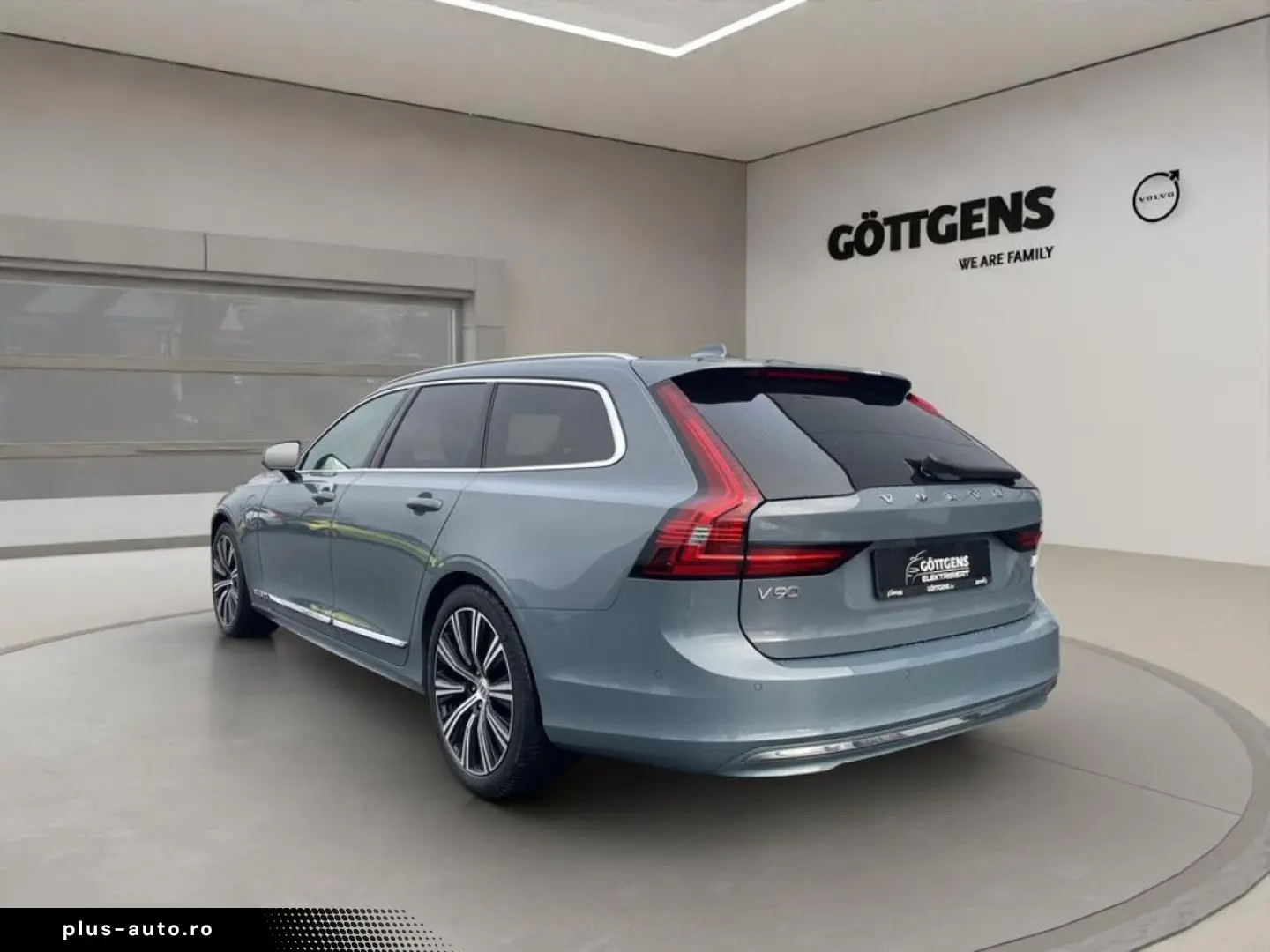 VOLVO V90 T8 AWD Plus Bright PANO 360  LED NAVI 19LM