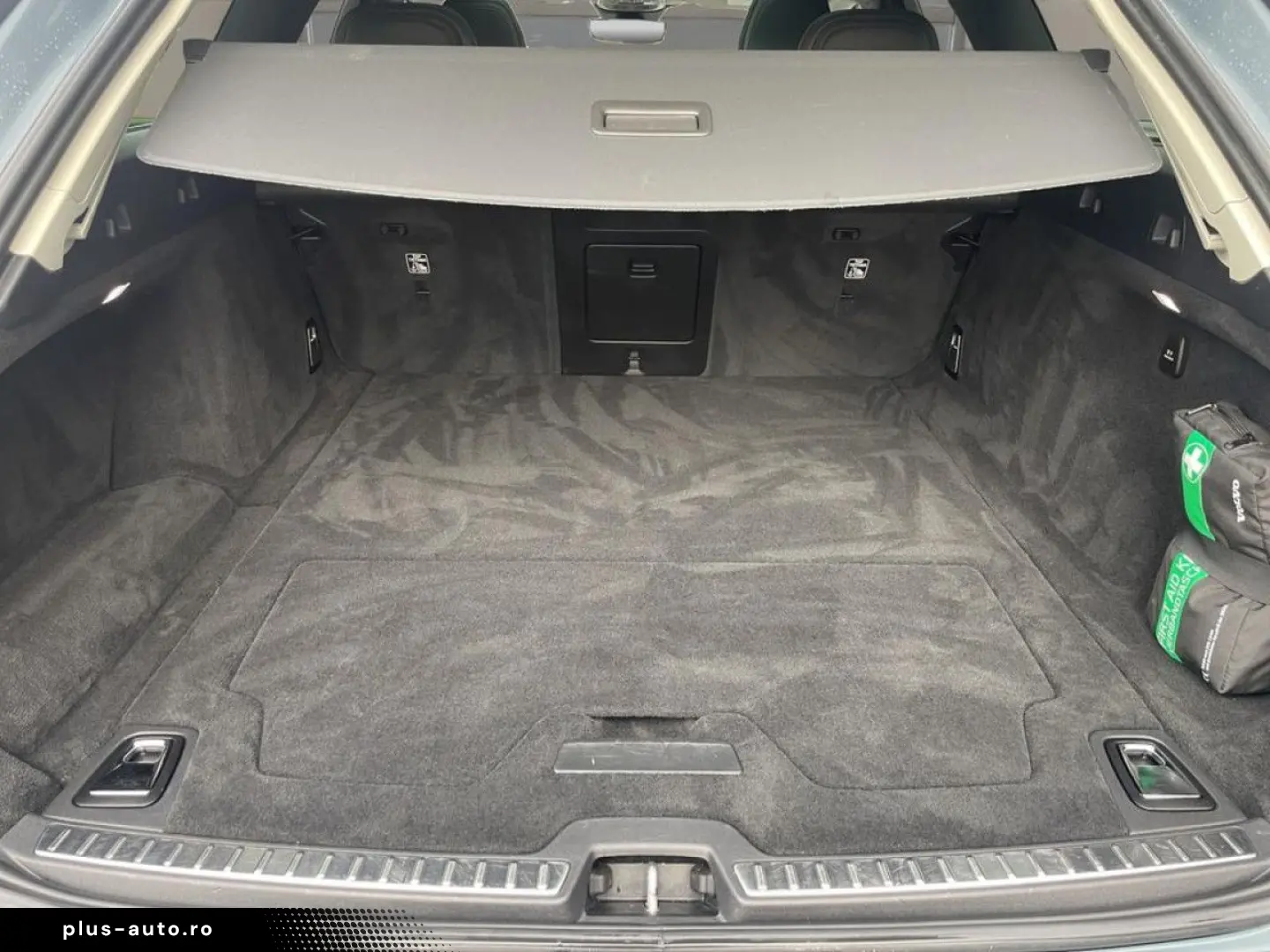 VOLVO V90 T8 AWD Plus Bright PANO 360  LED NAVI 19LM