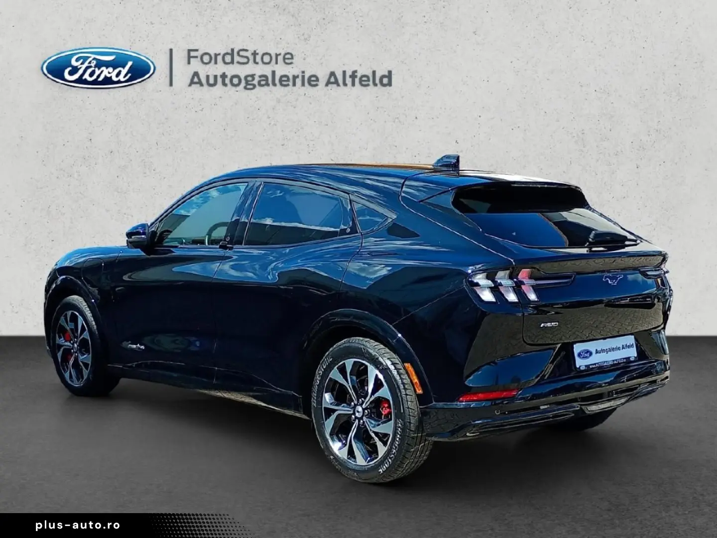 FORD Mustang Mach-E Basis AWD
