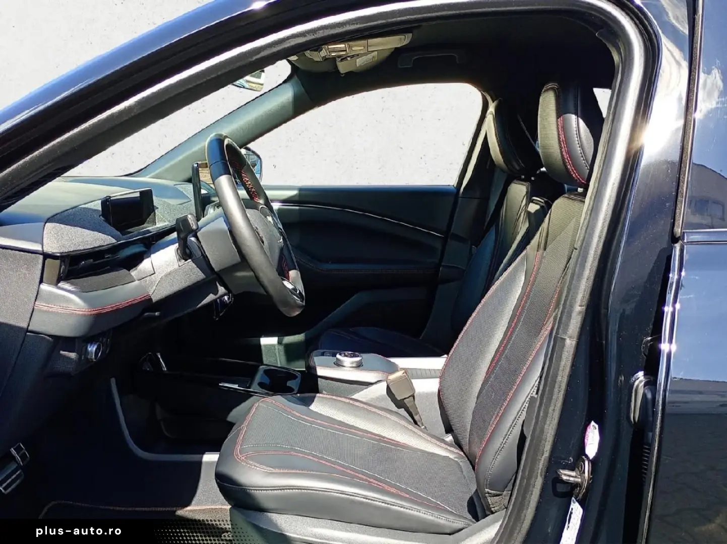 FORD Mustang Mach-E Basis AWD