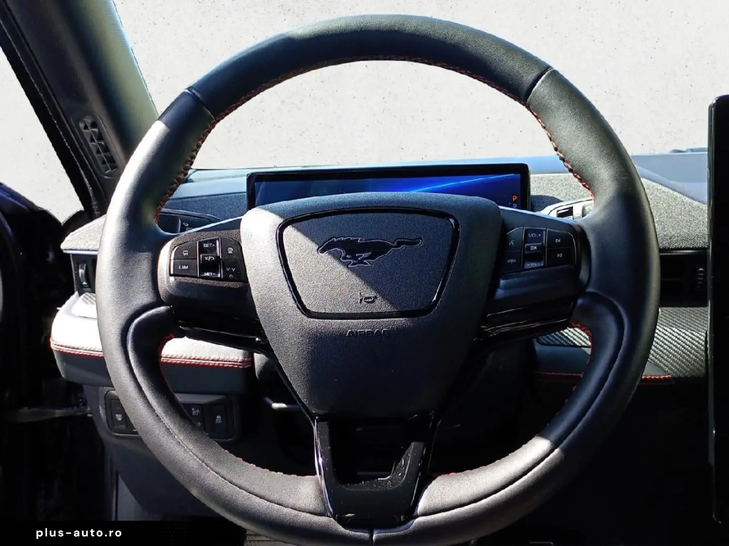 FORD Mustang Mach-E Basis AWD
