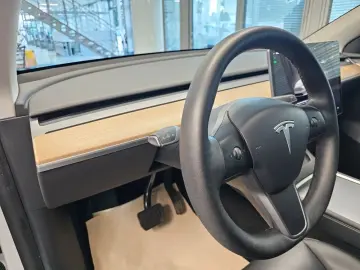 TESLA Model Y Longe Range Allrad Leder Kamera Panodach