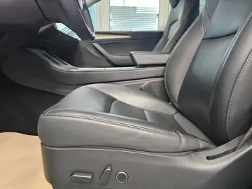 TESLA Model Y Longe Range Allrad Leder Kamera Panodach