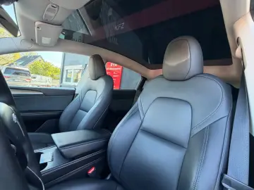 TESLA Model Y Long Range Dual AWD 360Kamera 1xHand Übe