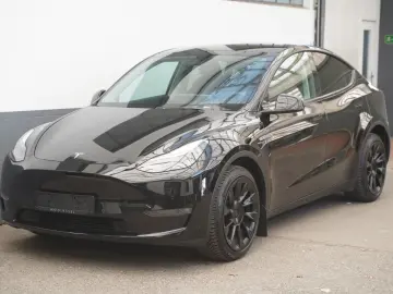 TESLA Model Y Long Range AWD  20-Zoll AHK