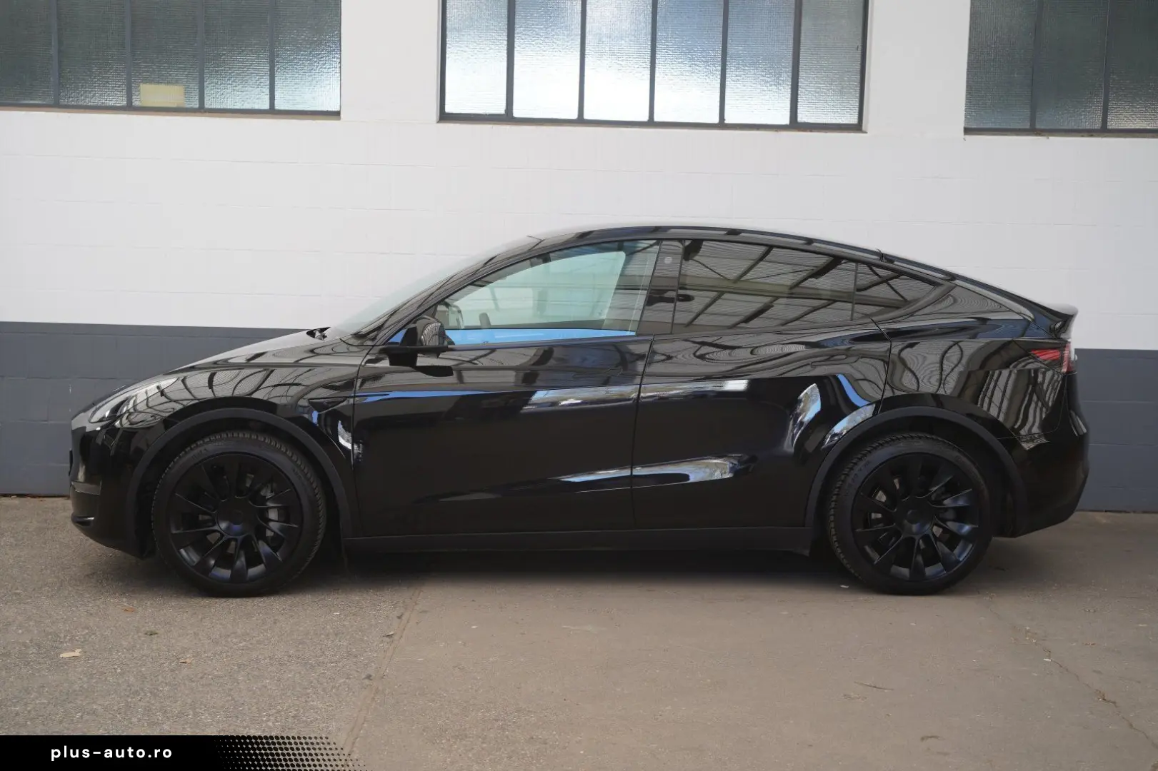 TESLA Model Y Long Range AWD  20-Zoll AHK