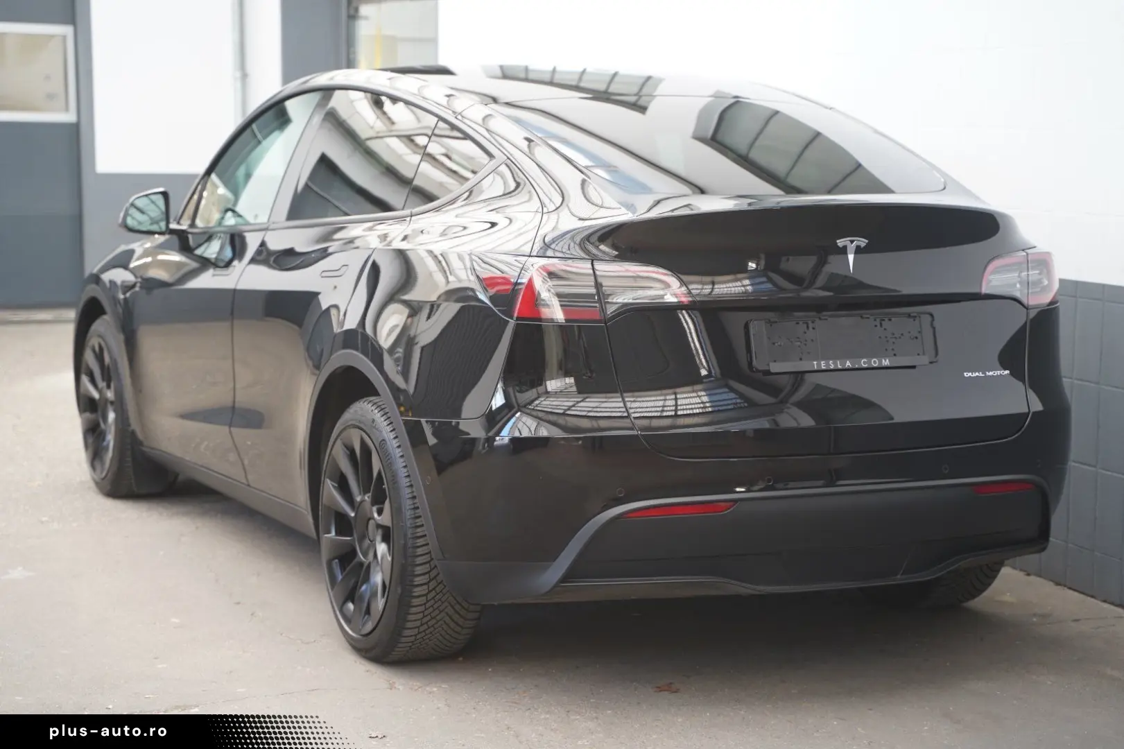 TESLA Model Y Long Range AWD  20-Zoll AHK