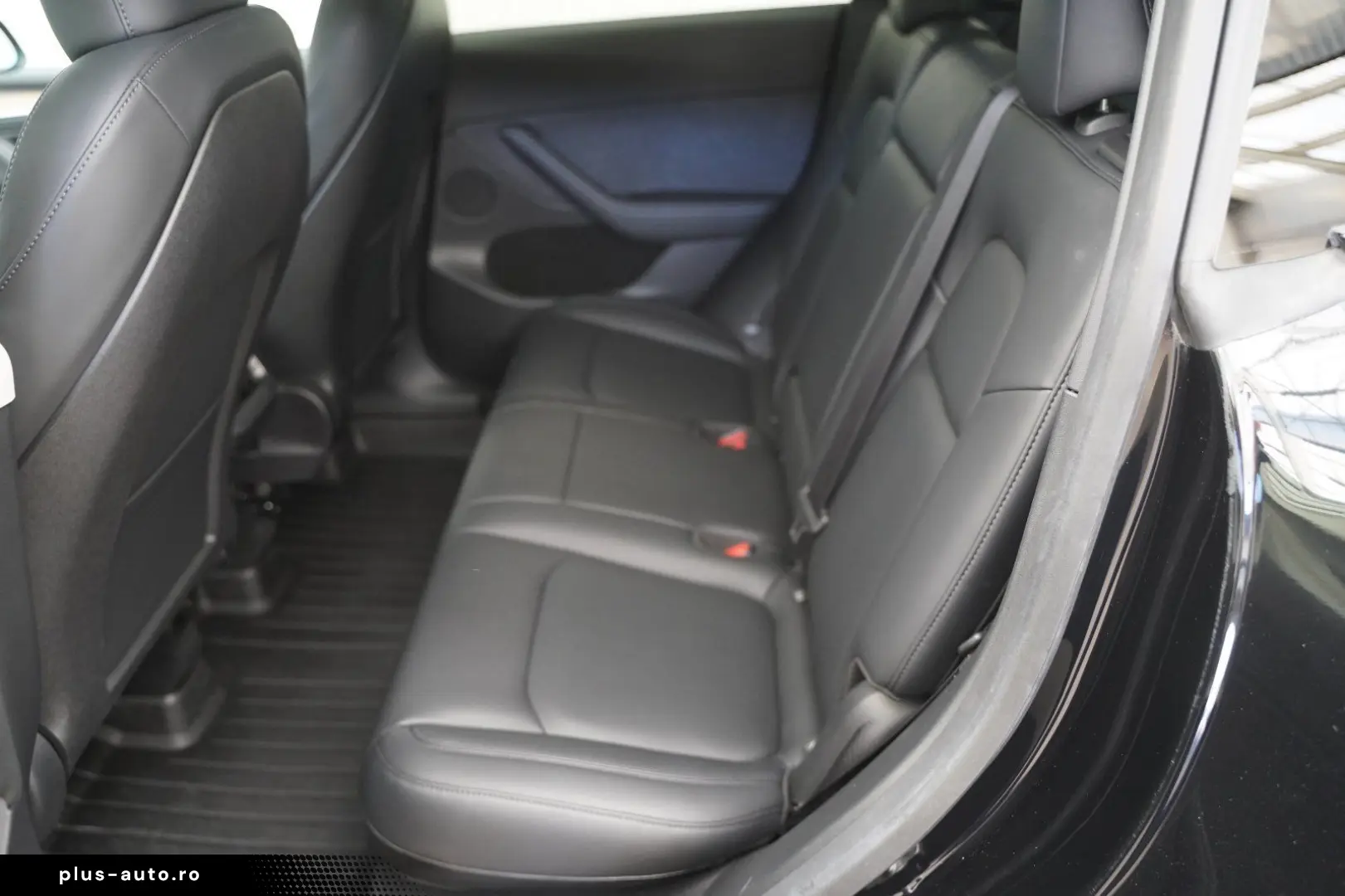 TESLA Model Y Long Range AWD  20-Zoll AHK