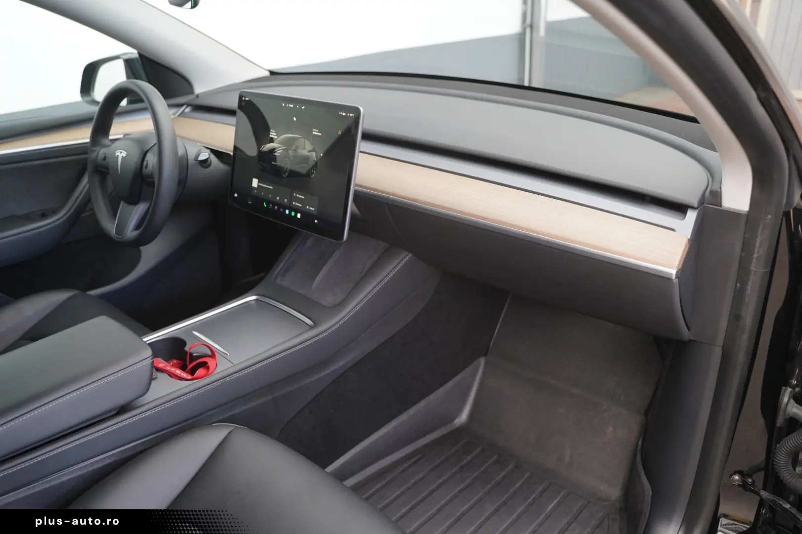 TESLA Model Y Long Range AWD  20-Zoll AHK