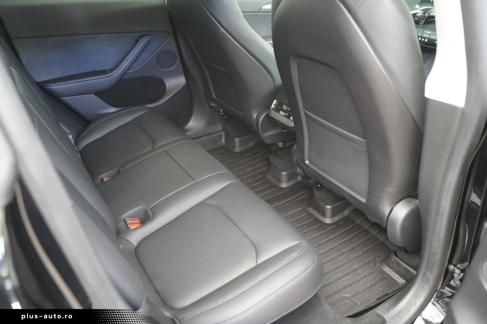 TESLA Model Y Long Range AWD  20-Zoll AHK