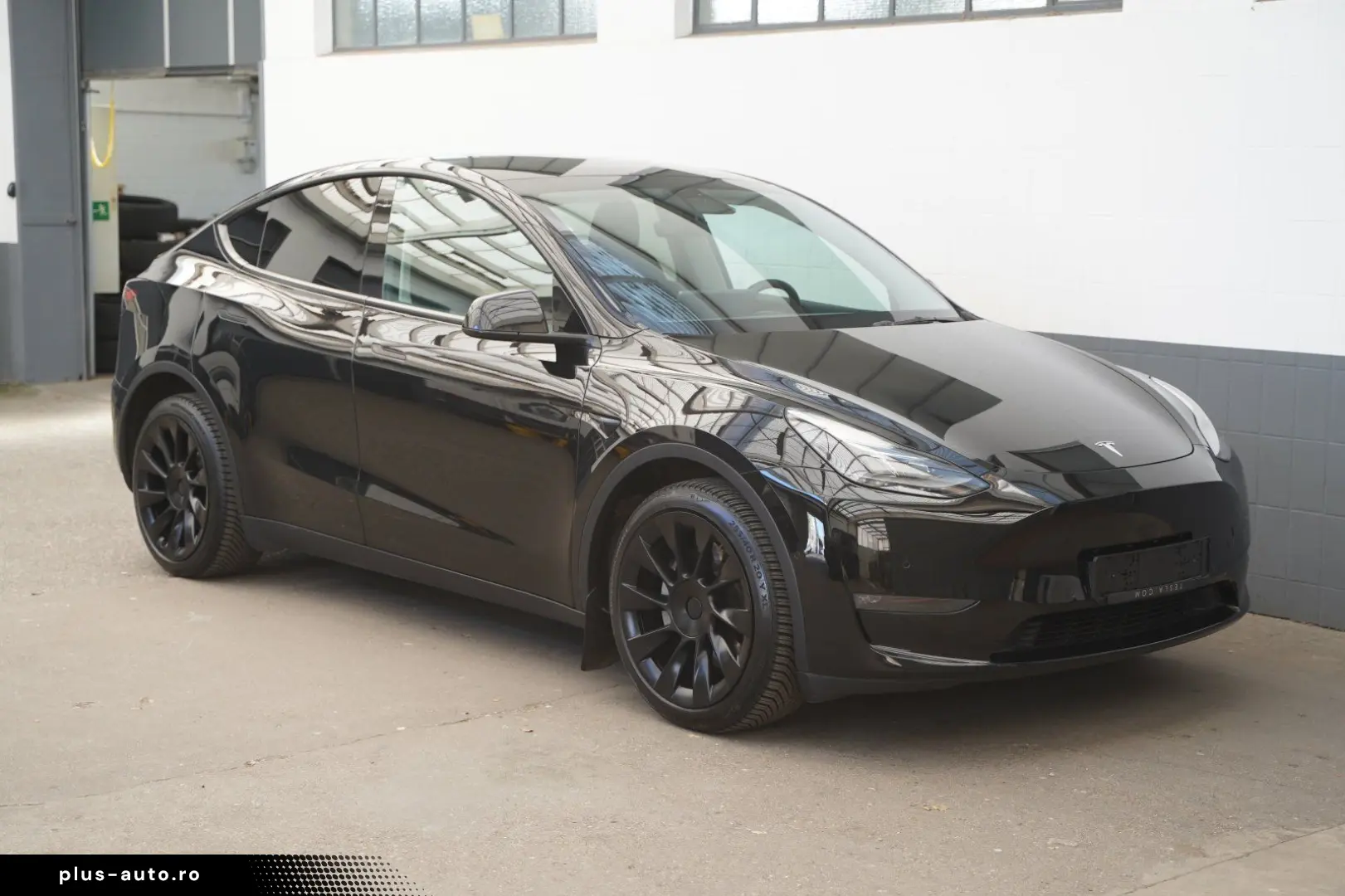 TESLA Model Y Long Range AWD  20-Zoll AHK