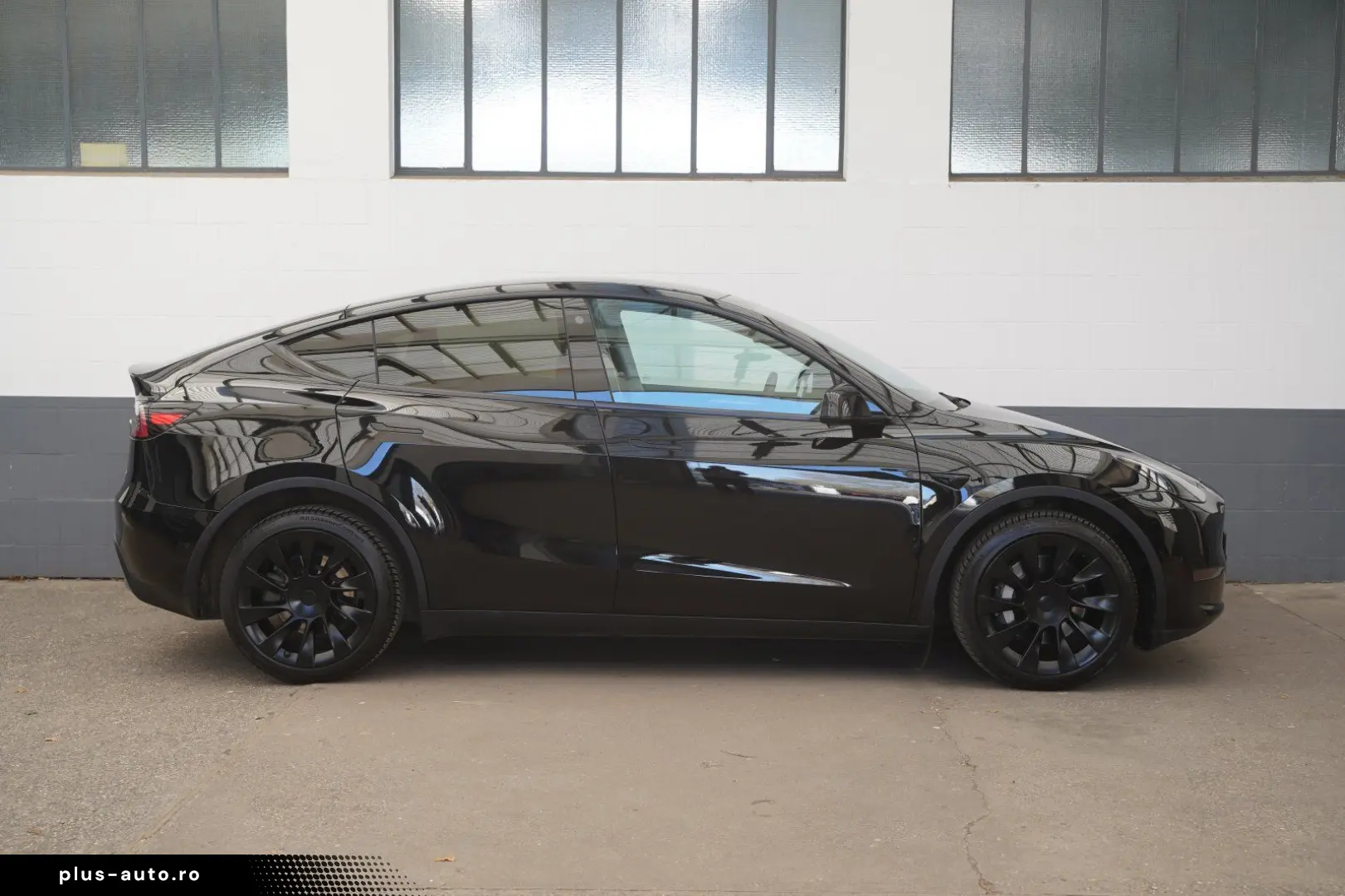 TESLA Model Y Long Range AWD  20-Zoll AHK