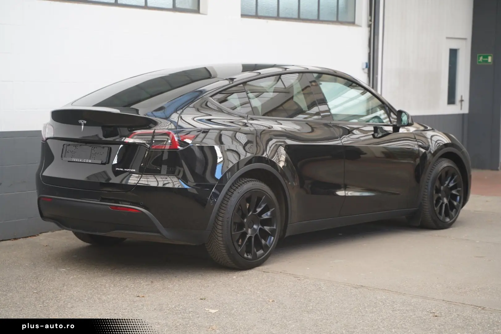 TESLA Model Y Long Range AWD  20-Zoll AHK