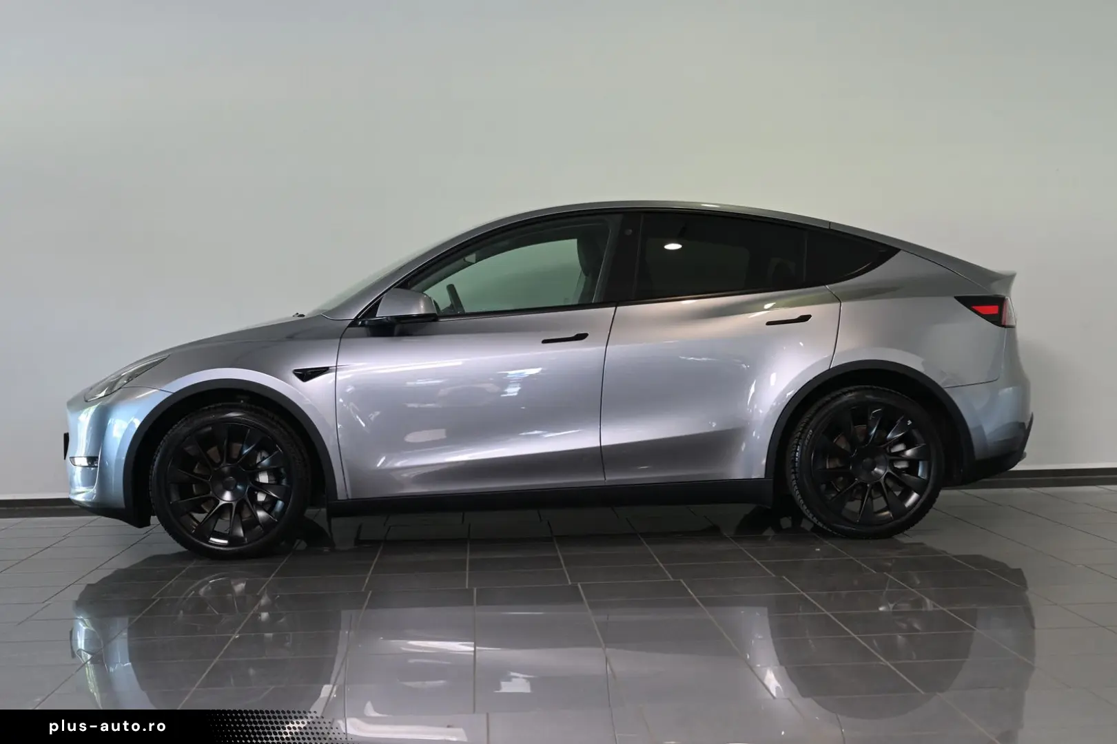 TESLA Model Y Long Range Dual AWD Pano ACC 20
