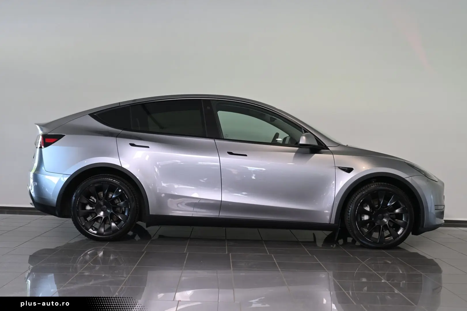 TESLA Model Y Long Range Dual AWD Pano ACC 20