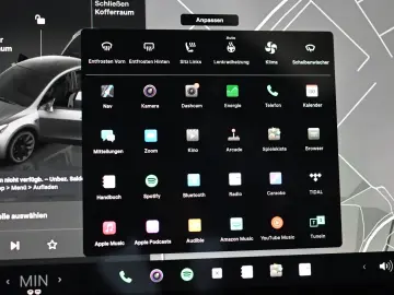 TESLA Model Y Long Range Dual AWD Pano ACC 20