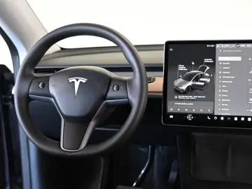TESLA Model Y Long Range Dual AWD Pano ACC 20