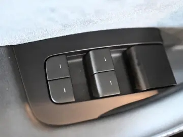 TESLA Model Y Long Range Dual AWD Pano ACC 20