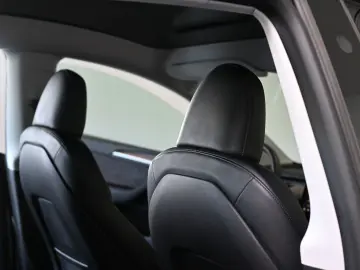 TESLA Model Y Long Range Dual AWD Pano ACC 20
