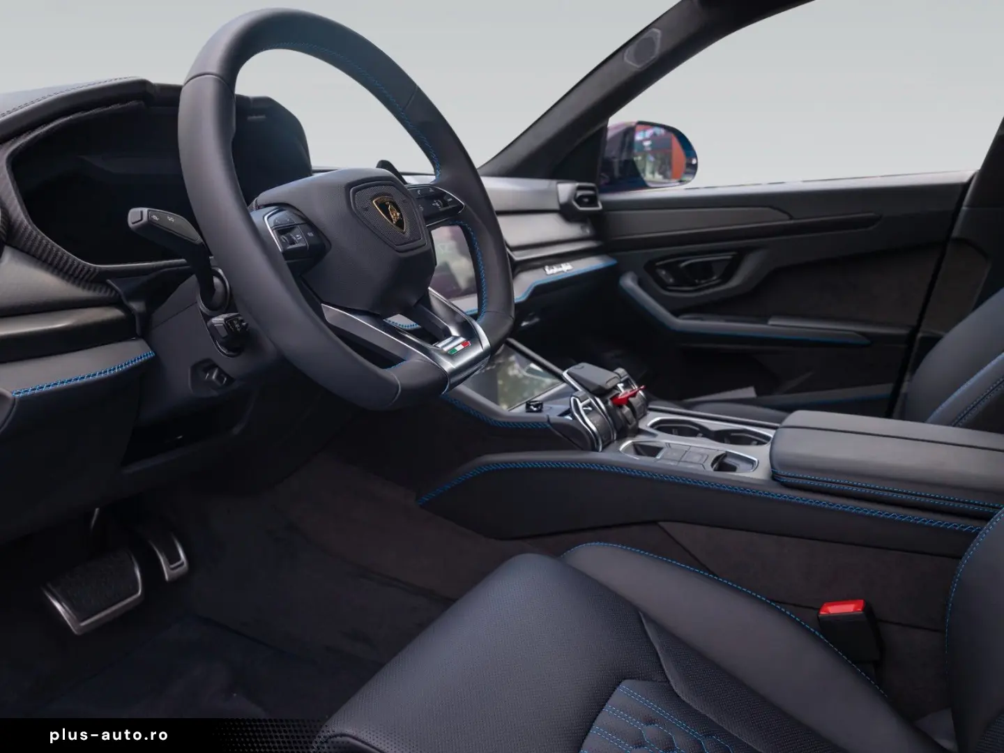 LAMBORGHINI Urus SE   Akrapovic   Carbon Interior