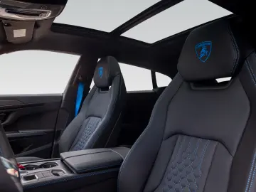 LAMBORGHINI Urus SE   Akrapovic   Carbon Interior