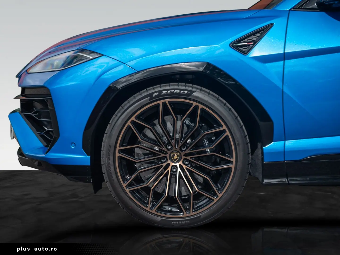 LAMBORGHINI Urus SE   Akrapovic   Carbon Interior