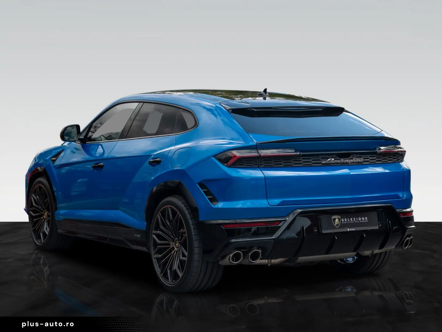 LAMBORGHINI Urus SE   Akrapovic   Carbon Interior