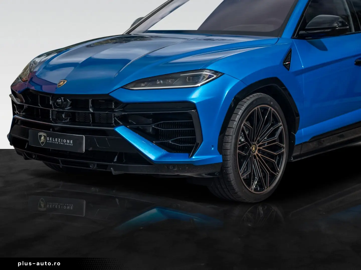 LAMBORGHINI Urus SE   Akrapovic   Carbon Interior