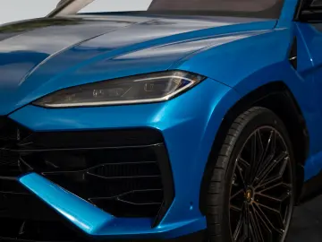 LAMBORGHINI Urus SE   Akrapovic   Carbon Interior
