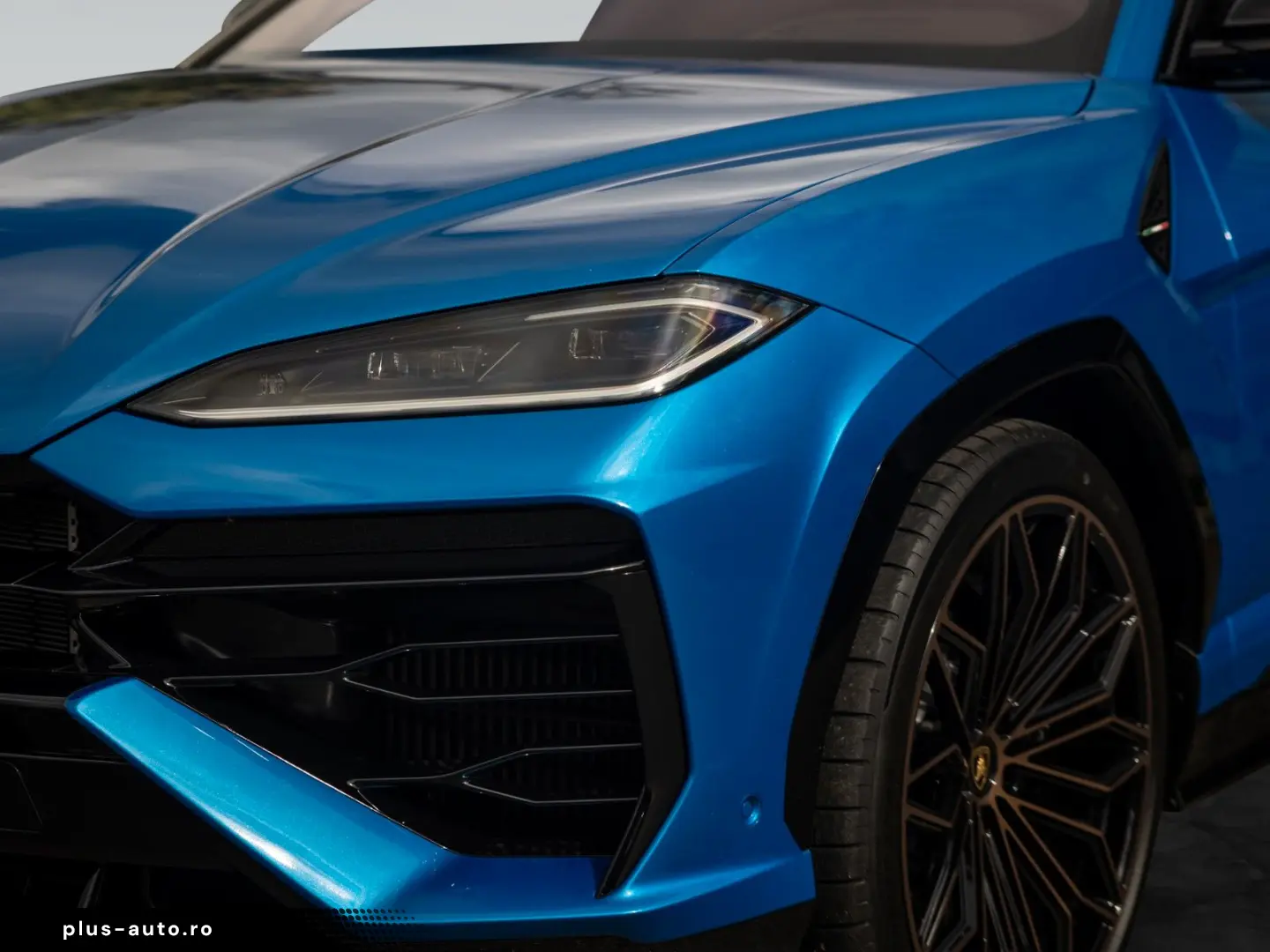 LAMBORGHINI Urus SE   Akrapovic   Carbon Interior