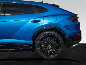 LAMBORGHINI Urus SE   Akrapovic   Carbon Interior