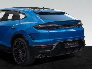 LAMBORGHINI Urus SE   Akrapovic   Carbon Interior