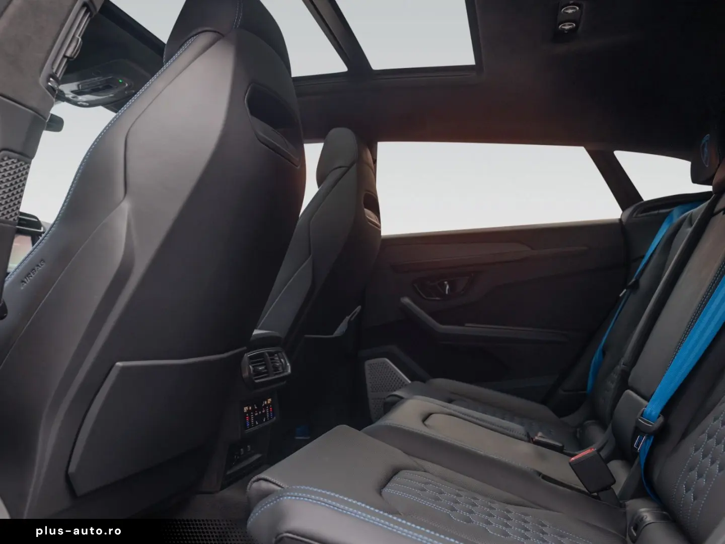 LAMBORGHINI Urus SE   Akrapovic   Carbon Interior