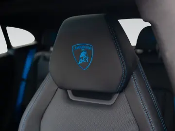 LAMBORGHINI Urus SE   Akrapovic   Carbon Interior