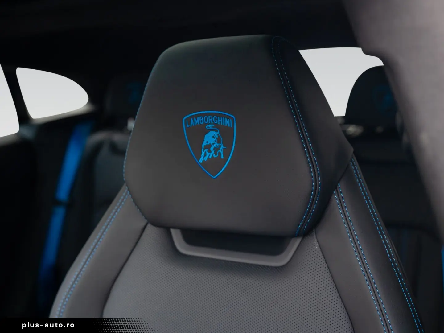 LAMBORGHINI Urus SE   Akrapovic   Carbon Interior