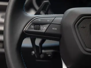 LAMBORGHINI Urus SE   Akrapovic   Carbon Interior