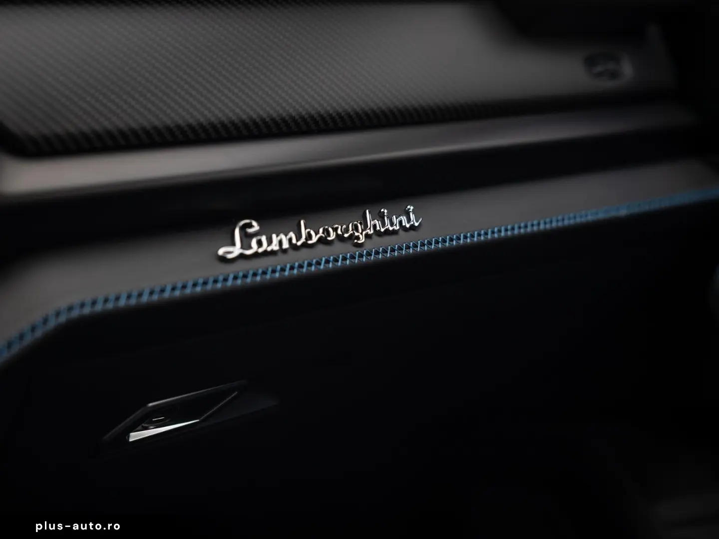 LAMBORGHINI Urus SE   Akrapovic   Carbon Interior