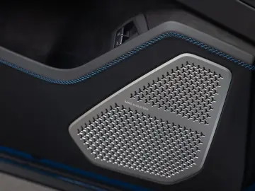 LAMBORGHINI Urus SE   Akrapovic   Carbon Interior
