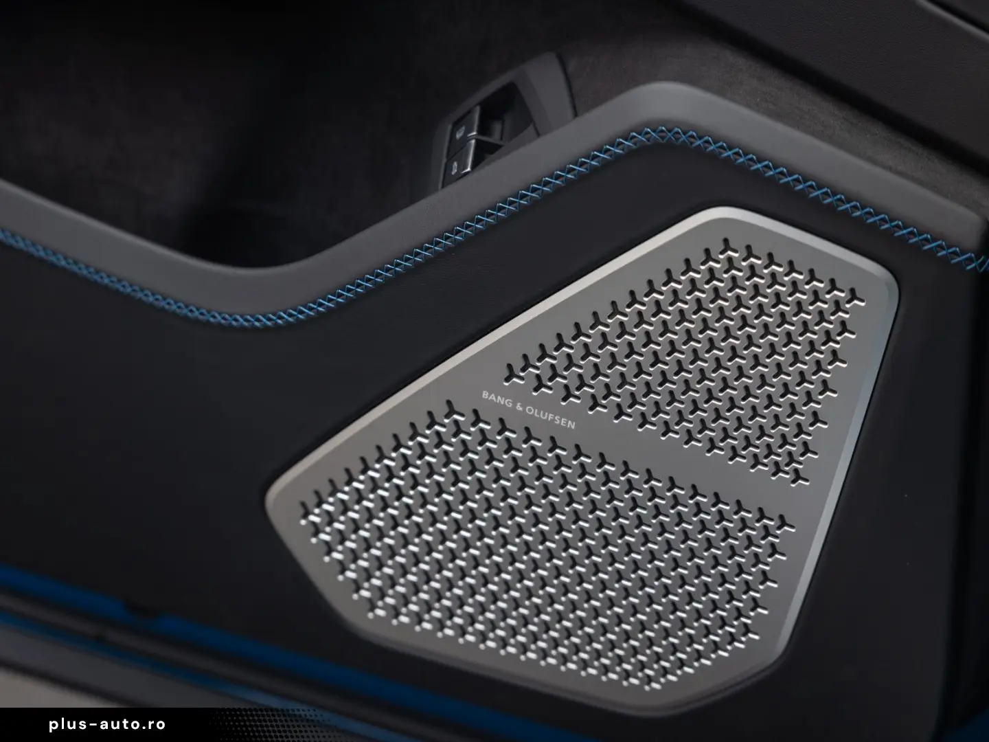 LAMBORGHINI Urus SE   Akrapovic   Carbon Interior