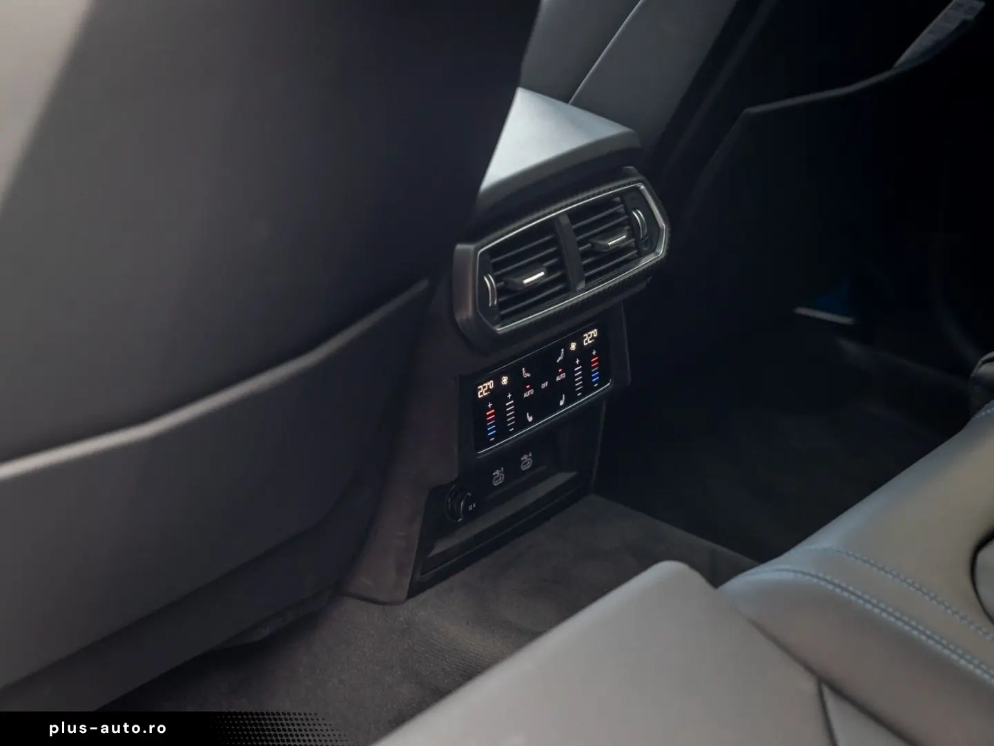 LAMBORGHINI Urus SE   Akrapovic   Carbon Interior
