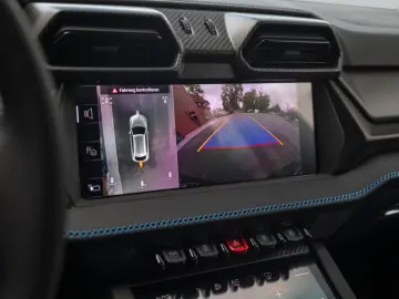 LAMBORGHINI Urus SE   Akrapovic   Carbon Interior